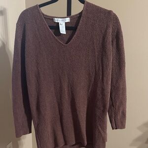 Classic V-Neck Sweater in‎ Warm Brown